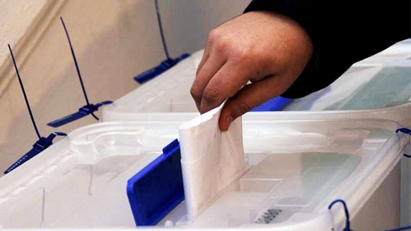 Səs verməyə gələn kişi seçki məntəqəsində öldü