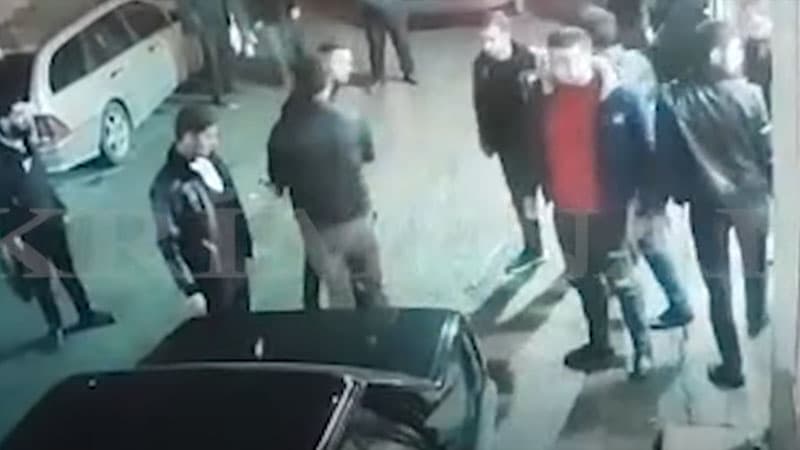 Bakıda 1 nəfərin ölümü, 3-nün yaralanması ilə nəticələnən davanın görüntüsü (VİDEO)