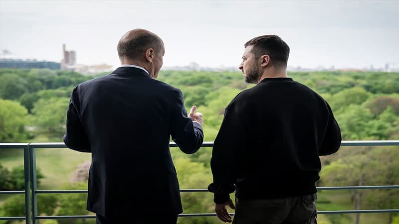 Politico: Şolts "sülh kansleri" kimi görünmək istəyir