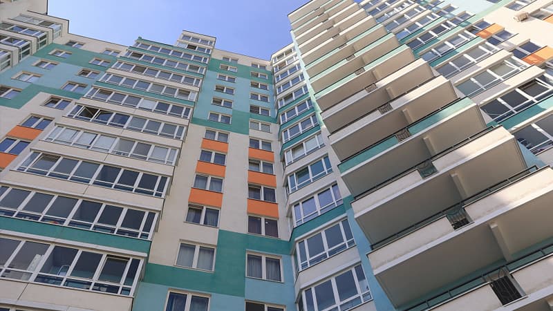 Bir ildən çoxdur ki, bütün dünyada mənzil qiymətləri ucuzlaşır