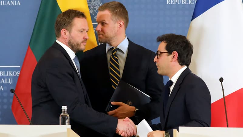 Fransa Ukraynaya qoşun göndərmək istəyən ölkələrin ittifaqını yaradır - "Politico"