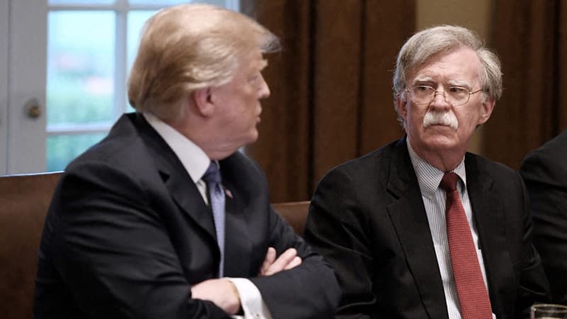 Con Bolton: "Trampın diktator olmaq üçün beyni yoxdur".