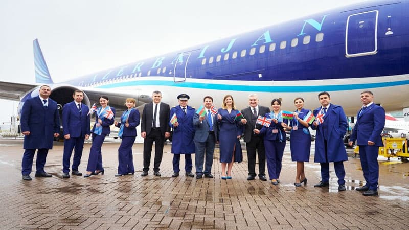AZAL Londonun daha bir hava limanına uçuşlara başladı (FOTO)