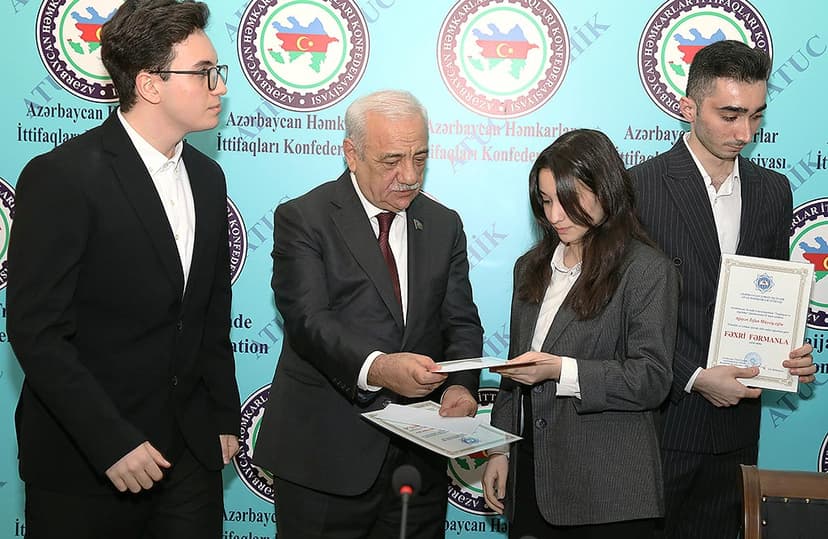 ATİAHİ tələbələrə təqaüdlər verdi (FOTO)