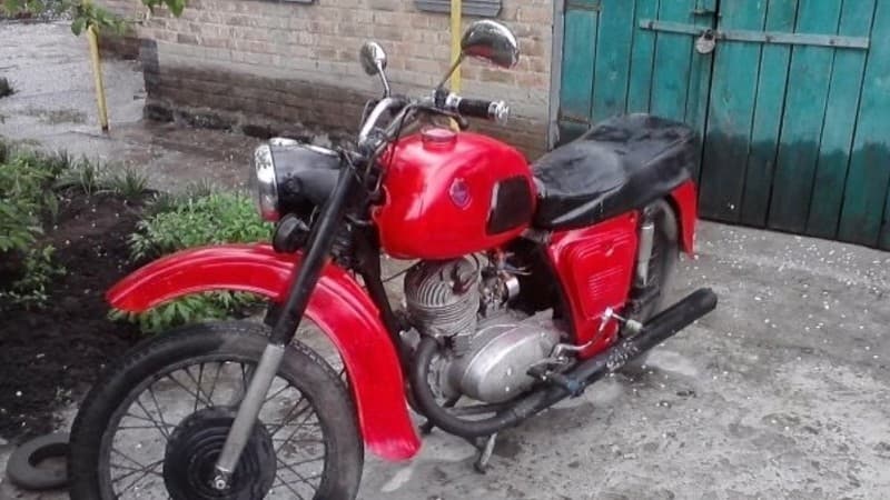 Kənddə nömrəsiz motosiklet sürdü - 15 gün həbs edildi