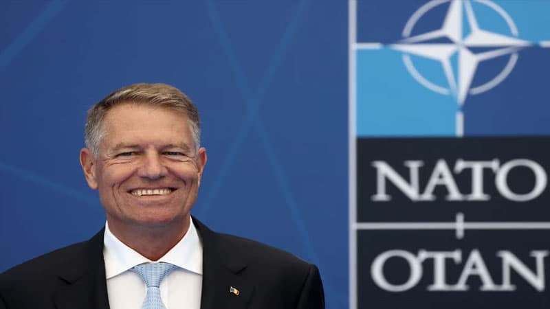 Əksər NATO ölkələri hesab edir ki, o, baş katiblik uğrunda mübarizədən çəkilməlidir - "Politico"
