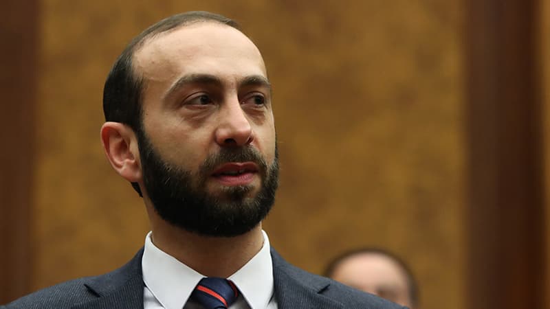 Mirzoyan: İrəvan Bakı ilə regionda ticarət yollarının açılması işini həll etmək istəyir