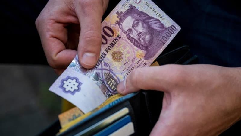 Macarların 46%-i Aİ-nin Ukraynaya yardımına qarşı çıxdı - Sorğu