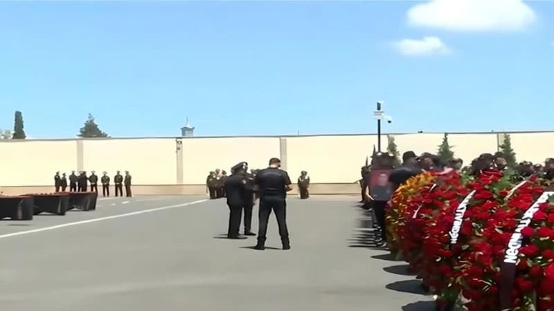 Bakıda xidməti vəzifələrini yerinə yetirərkən həlak olan üç polislə vida mərasimi keçirildi (VİDEO/YENİLƏNİB)