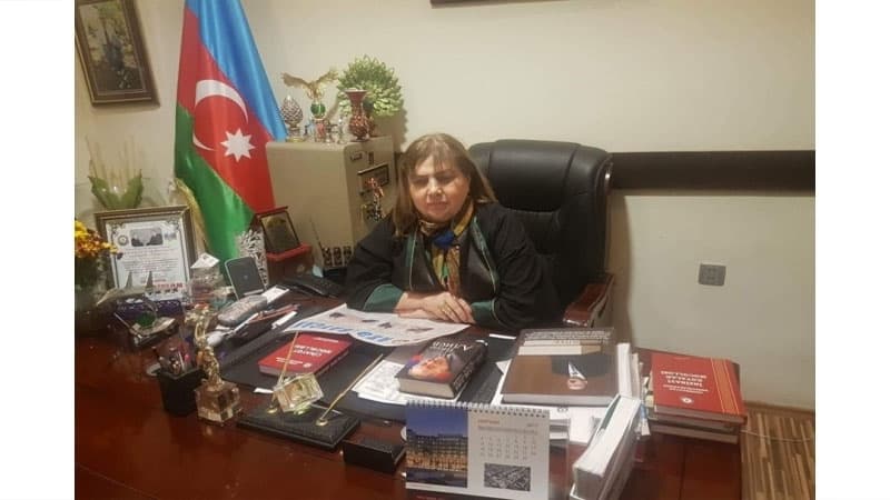 Sümbülə Əliyeva məhkəmədə müdirin müəmmalı ölümündən xəbərsiz olduğunu dedi
