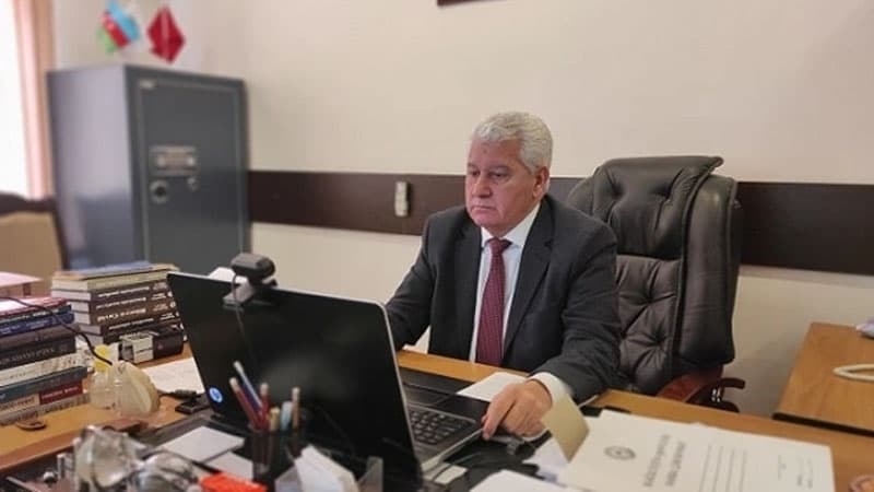 Azərbaycanda institut direktoru istefa verdi