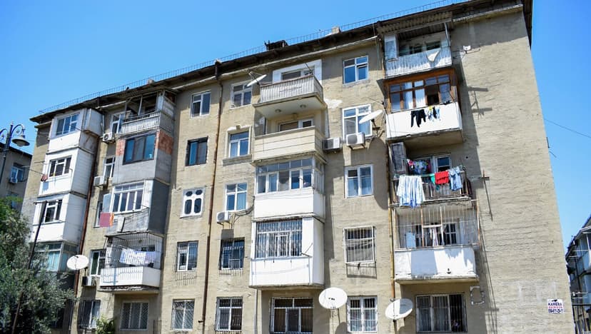 Bakıda bu binalardakı mənzillər kütləvi satışa çıxarılır (VİDEO)