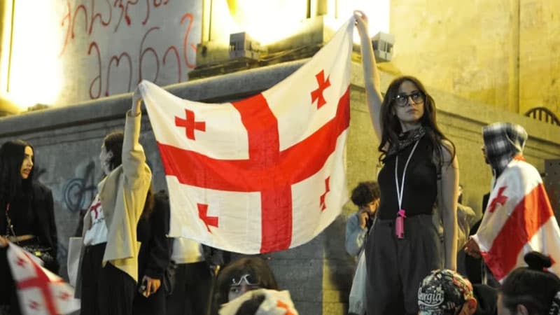 Aİ “xarici agentlər”ə görə Gürcüstanla vizasız rejimi ləğv edə bilər