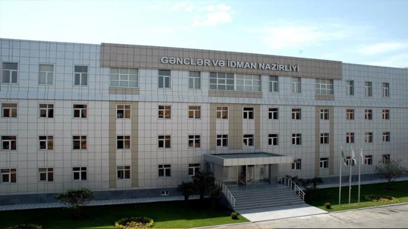 Keçmiş vitse-prezidentlə nazirlik arasında qalmaqal davam edir