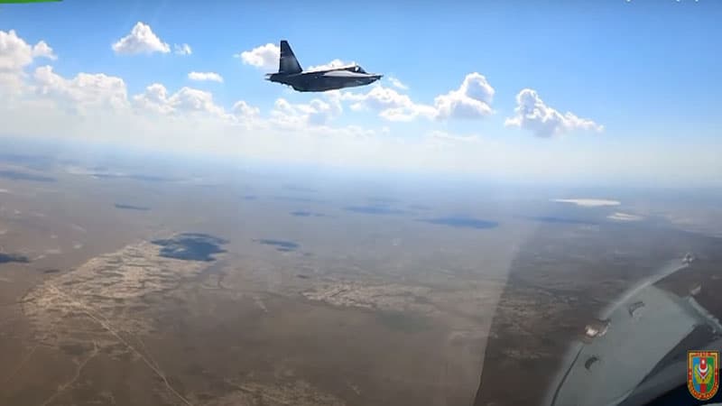 Azərbaycan hərbi pilotları Qazaxıstan səmasında (VİDEO)