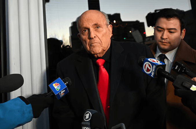 Trampın vəkili Rudi Culiani Nyu York lisenziyasını itirdi (SƏBƏB)