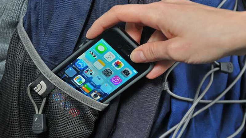 Çimərlikdə 6 min manatlıq telefonlar oğurlandı