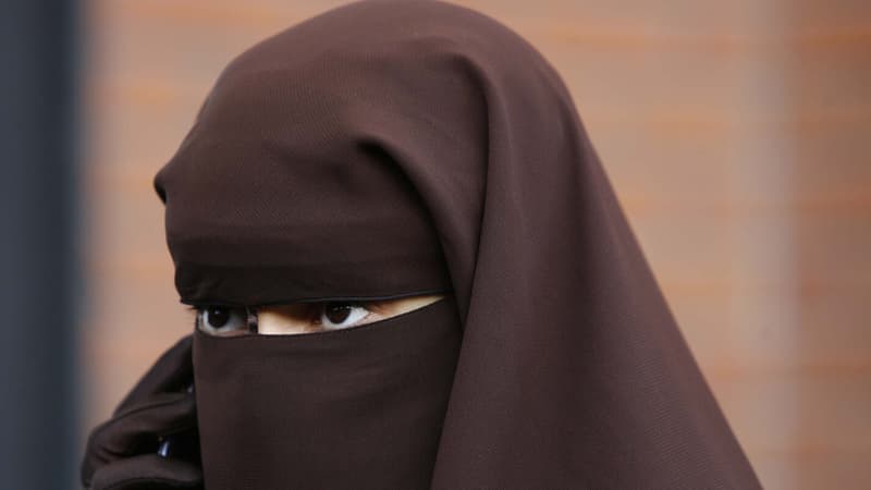 Niqab taxan kişi 5,1 milyon cərimə edildi