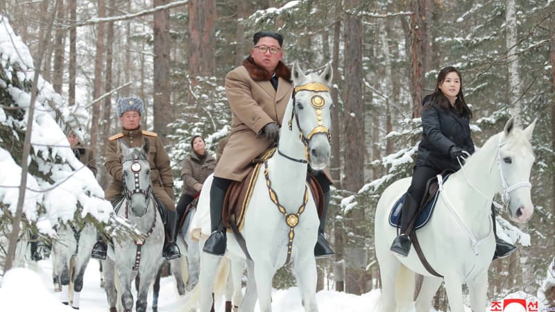 Putin Kim Çen Ina 24 at bağlşlayıb