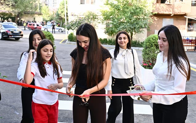Leyla Əliyeva növbəti abad həyətin açılışında (FOTOLAR)