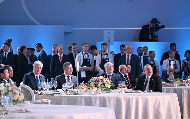 Prezidentlərə təqdim olunan yemək menyusu (FOTO)