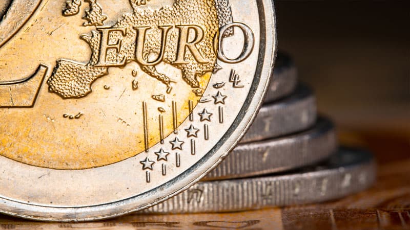 Avronun kəskin ucuzlaşması investorları narahat edir