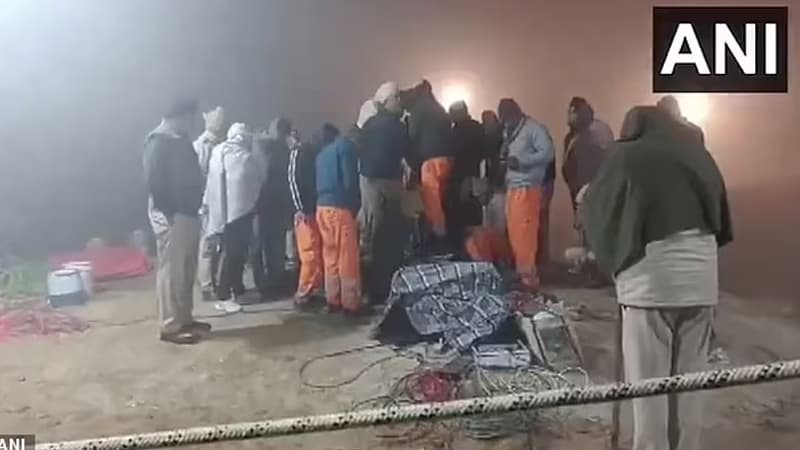 Hindistanda 3 yaşlı qız 8 gündür yeməksiz quyuda qalıb