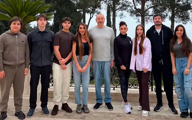 Prezidentin ad günündə ailə fotosu