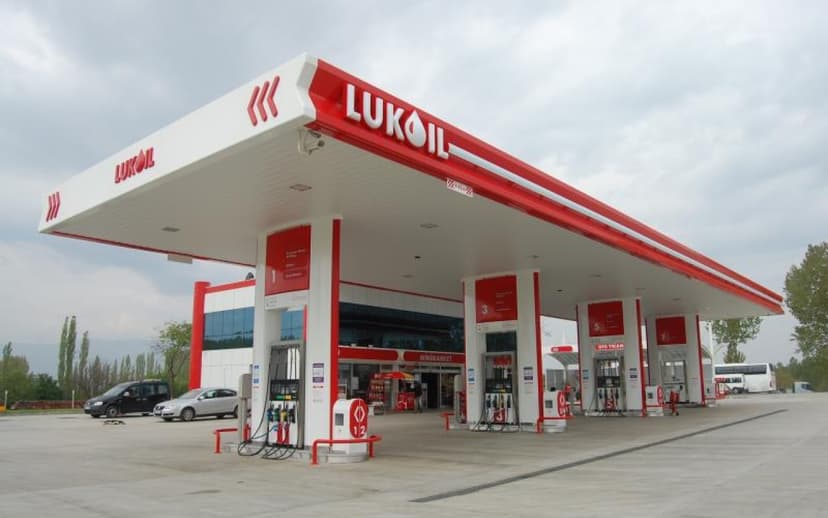 "Lukoil"də benzinə su qatılır iddiası - Şirkətdən rəsmi reaksiya (VİDEO/YENİLƏNİB)