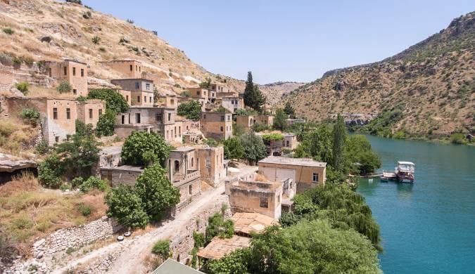 Tarixin sirlərini yaşadan turizm şəhəri (FOTO)