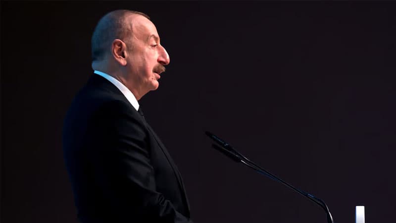 "Azərbaycan Prezidenti Putinə təzyiqi artırır" - "Politico"