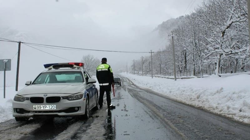 Yol polisi hava şəraiti ilə bağlı piyadalara müraciət etdi