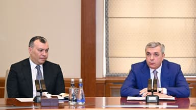 Samir Nuriyev yeni naziri kollektivə təqdim etdi (FOTO)