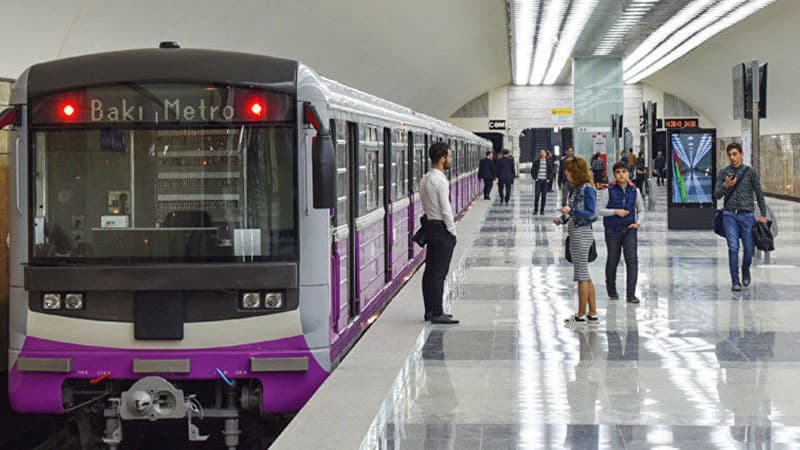 Bakı metrosunda qatarın tavanından salona su axdı -  Araşdırma aparıldı