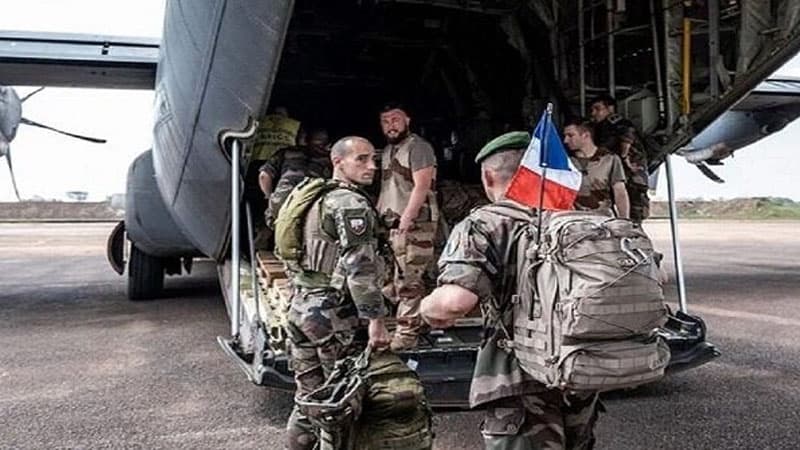Fransa Fil Dişi Sahilindəki hərbi bazasını tərk etdi