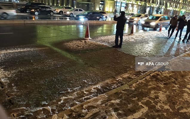 Heydər Əliyev prospektində yolun bir hissəsi çökdü (FOTO)