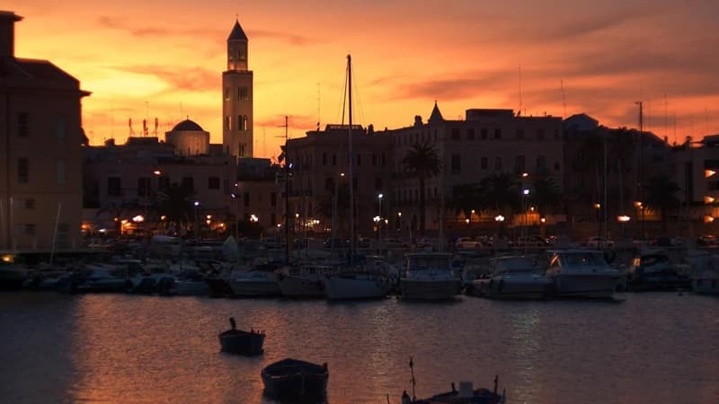 Mafiya qalası olan İtaliya şəhəri indi turistləri valeh edir