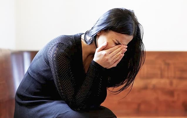 19 yaşlı qızı fotoları ilə şantaj etdi, saxlanıldı