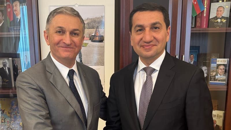Hikmət Hacıyev Fələstin səfirini qəbul etdi