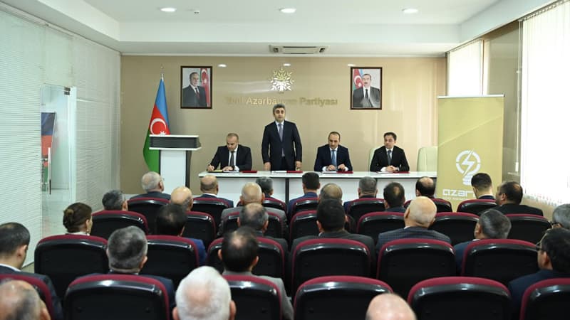 "Azərişıq" ASC-nin nümayəndələri Sabirabadda sahibkarlarla görüşdü (FOTO)