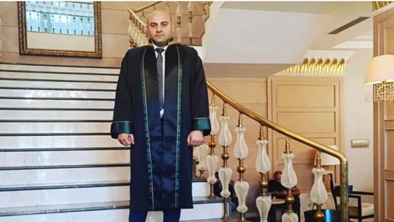 Nüfuz alverində ittiham olunan vəkil cinayət məsuliyyətindən azad edildi