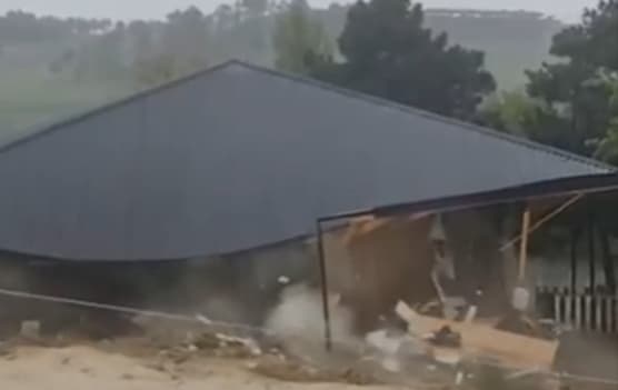 Güclü sel Şabranda evi yerlə bir etdi (VİDEO)