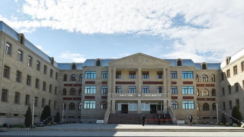 Gəncə məktəbində insident: Şagirdlər müəllimə xəsarət yetirdi