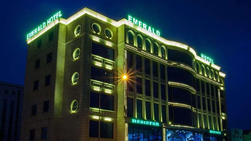 "Emerald"da oğurluq: Otelə qadın çağırdı, telefonu aparıldı