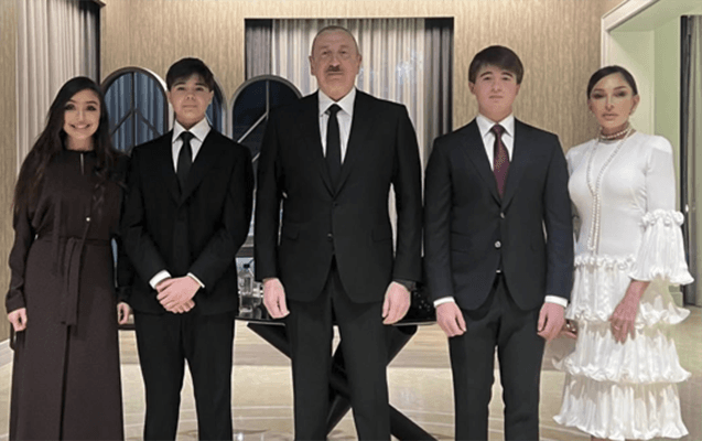 Prezident ailə üzvləri ilə Antalyada (FOTOLAR)