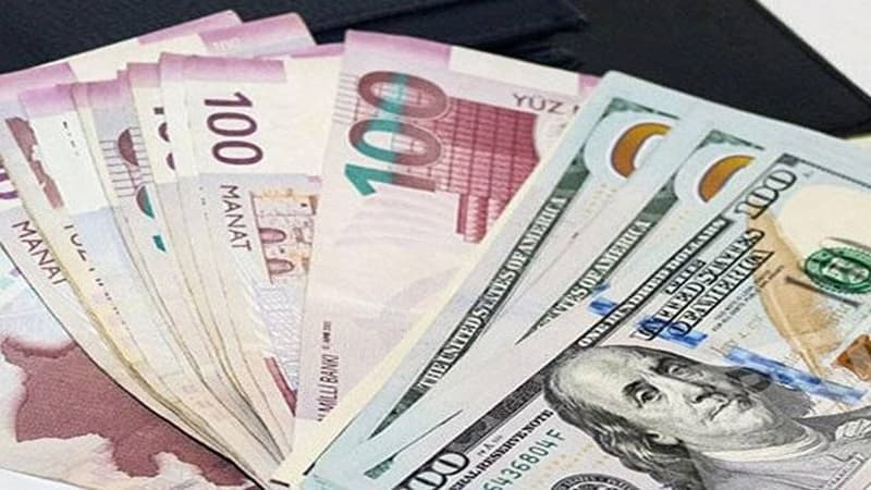 Əhalinin xarici valyutada olan əmanətləri artır: Manat ucuzlaşacaq?