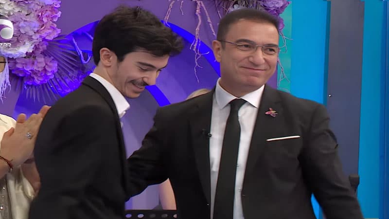 Xalq artistinin oğlu onun 59 yaşını canlı efirdə təbrik etdi (VİDEO)