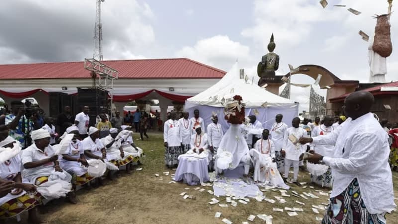 Nigeriyada pul səpələmək qadağan edildi