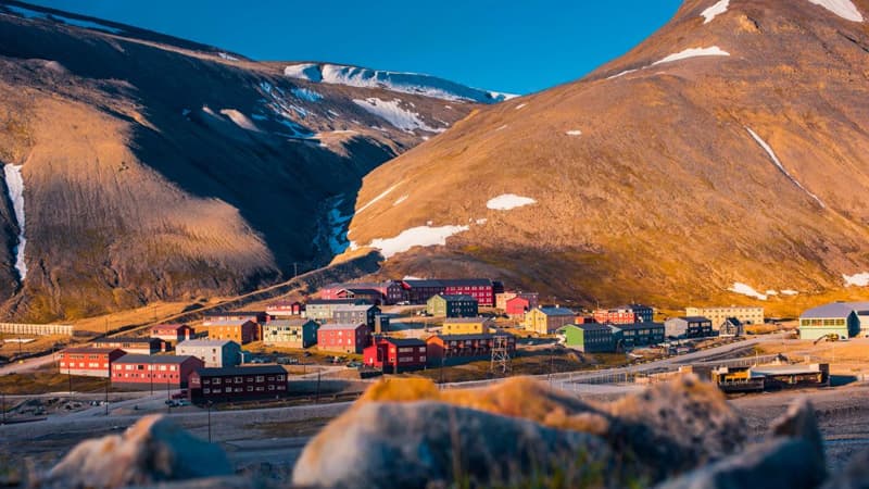 Doğulmaq və ölmək qadağandır: Norveçdəki unikal şəhər haqqında nə bilinir