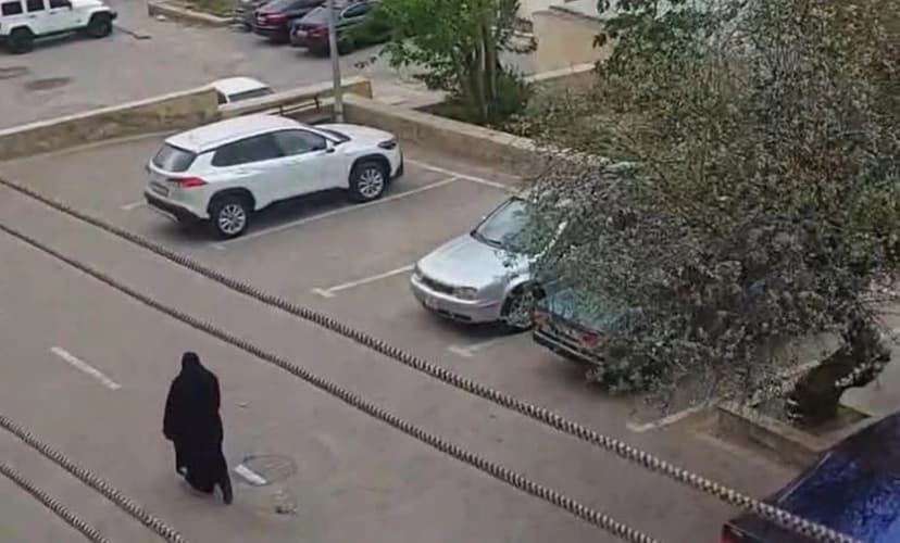 Bakıda görüntüsü yayılan çadralı şəxsin kimliyi bilindi